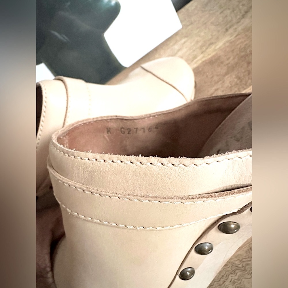 CHANEL Runway Leather Clogs Mules Metal studs 39 8 - Picture 14 of 16